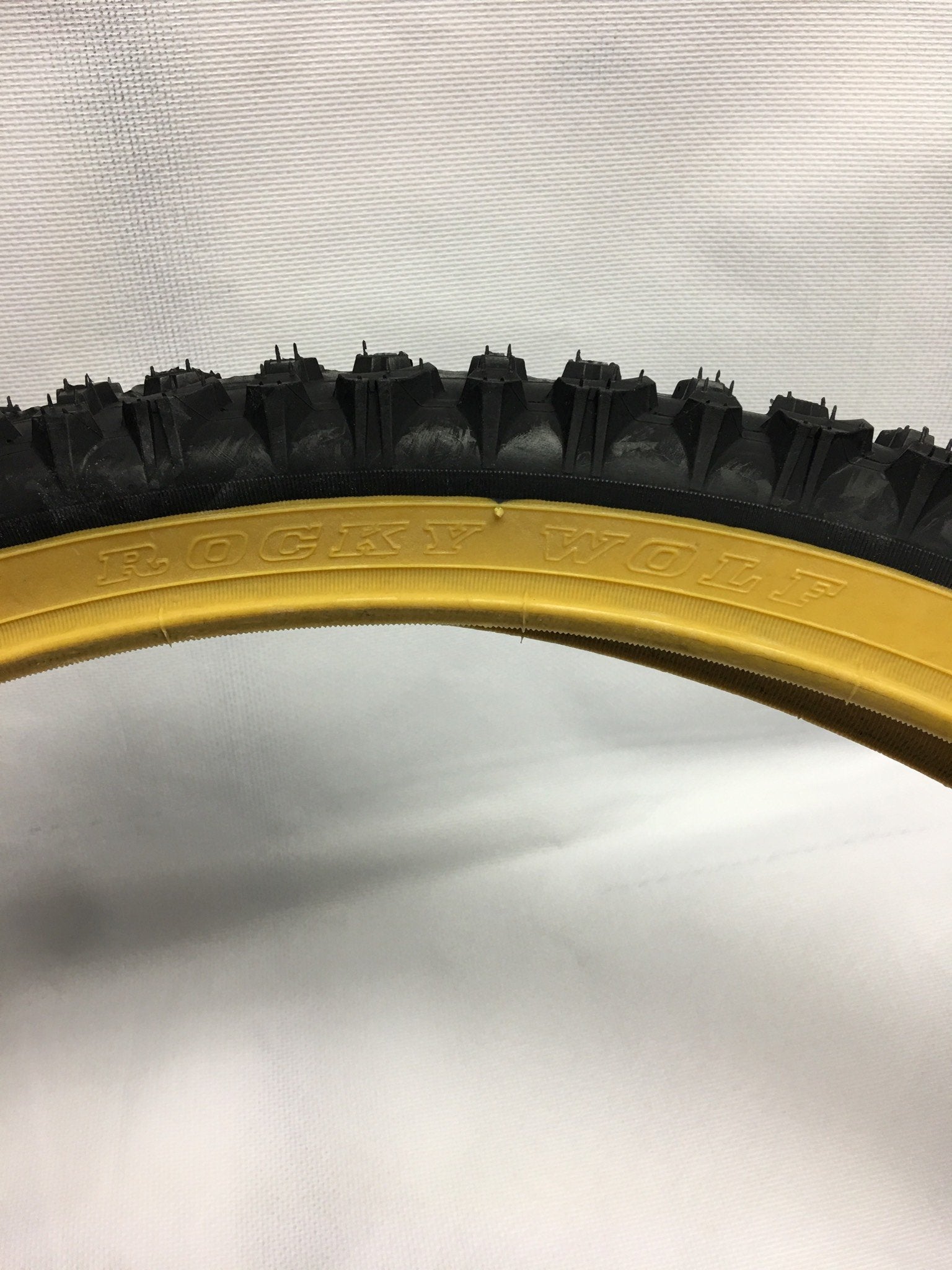 Duro Rocky Wolf 26 x 2.10 Gum Wall Tires – SGV Bicycles